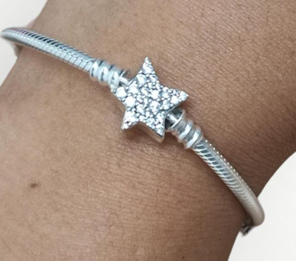 Brazalete de Cadena de Serpiente con Broche de Cierre de Estrella Asimétrica - Imagen 2