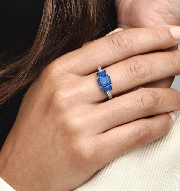 Anillo Brillante Rectangular Azul de Tres Piedras Talla 8 - Imagen 3