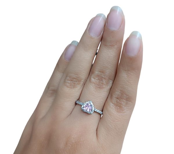 Anillo Corazón en Relieve Rosado Brillante Pandora Talla 8 - Imagen 2